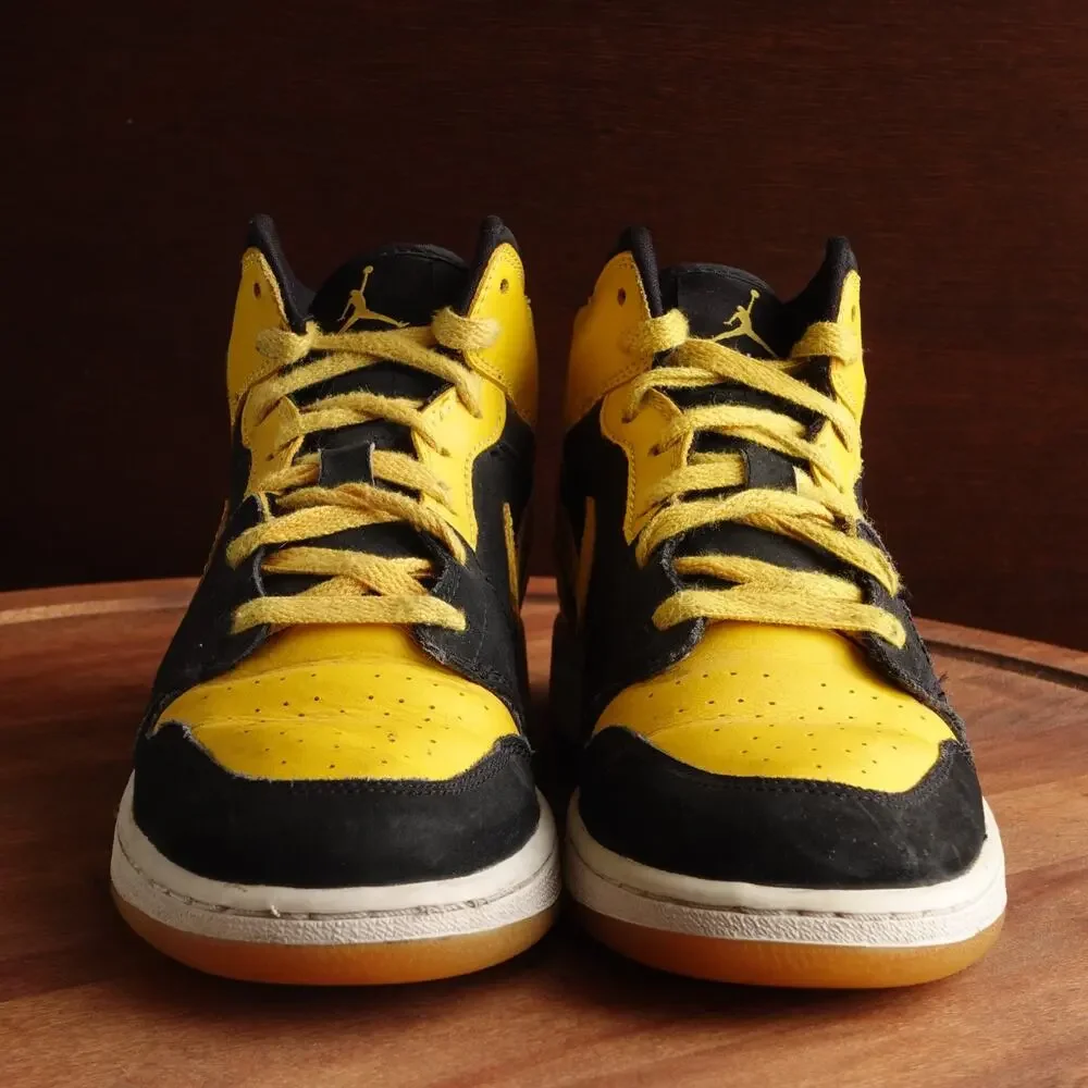 Nike Sneakers SZ 6.5Y Air Jordan 1 Retro New Love BLK Varsity Maize 307383-071